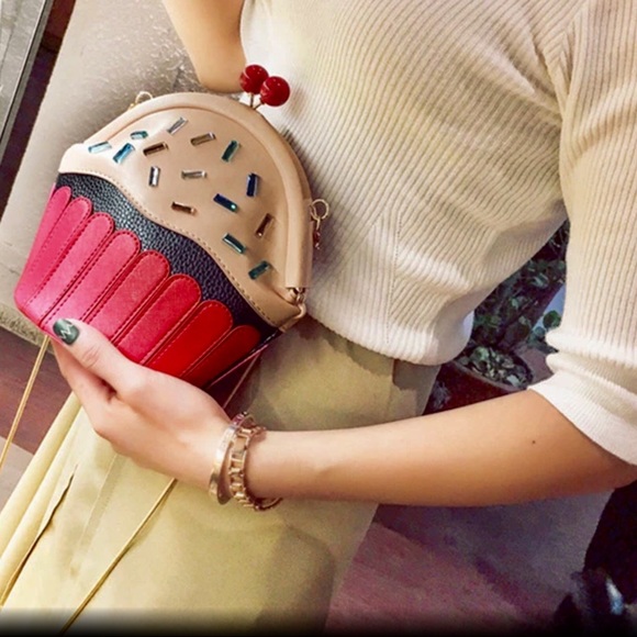 🍭NWT CUPCAKE KISS LOCK STRUCTURED BAG - Picture 6 of 7